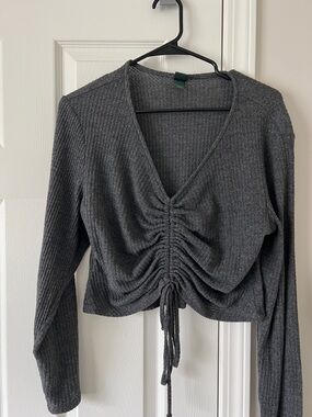Women’s Dark Gray Ruched V-Neck Long Sleeve Top